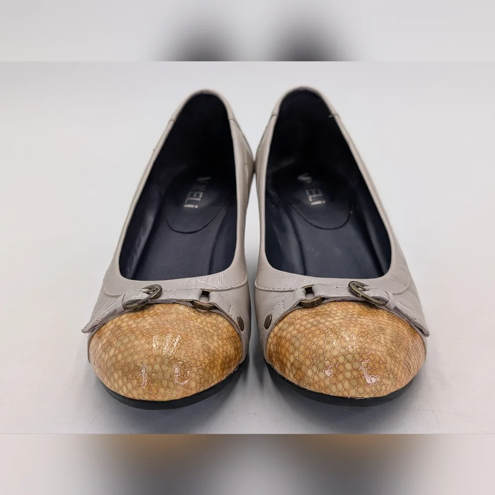 VANELi Cap Toe Elegant Ivory/Gold Women's Flats Size 5M Low Wedge Pumps / Heels